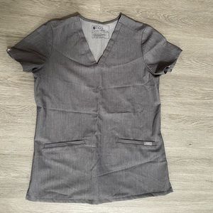 Fig Three-Pocket Scrub Top in Graphite